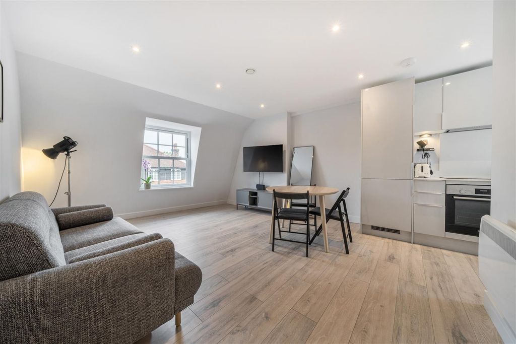 Property photo 3 of 12 Reception Room.Jpg