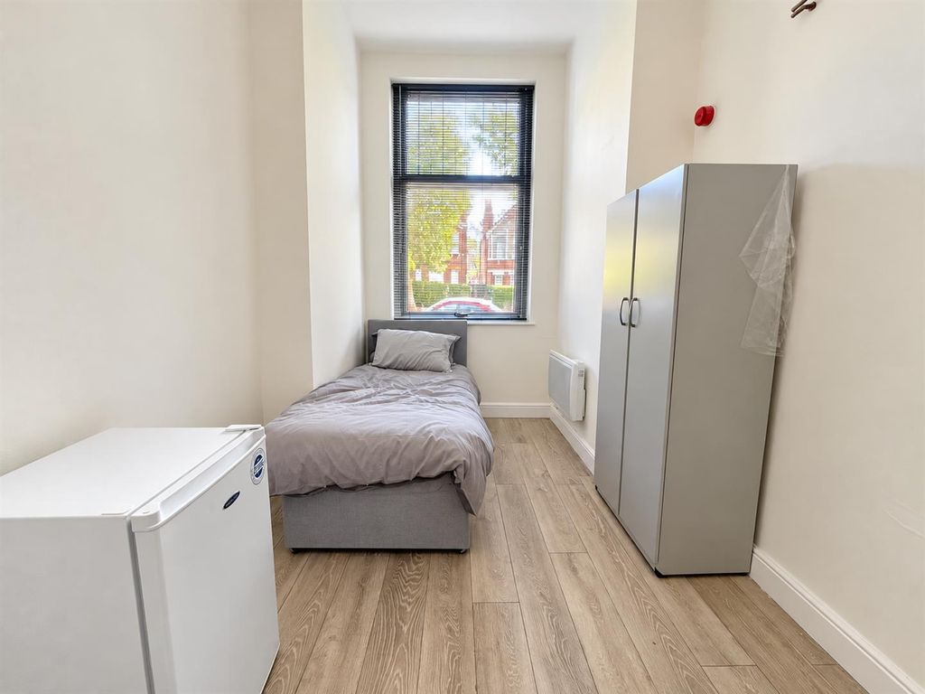 Property photo 3 of 4 Bright Minimal Single Bedroom Interior.Png