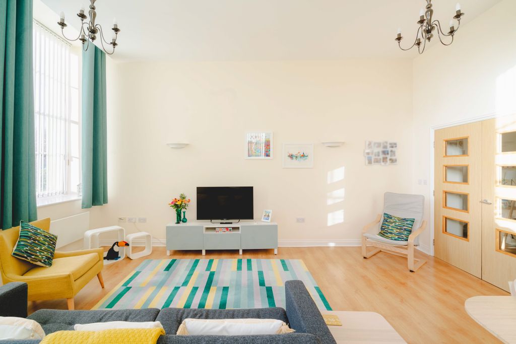 Property photo 3 of 9 10