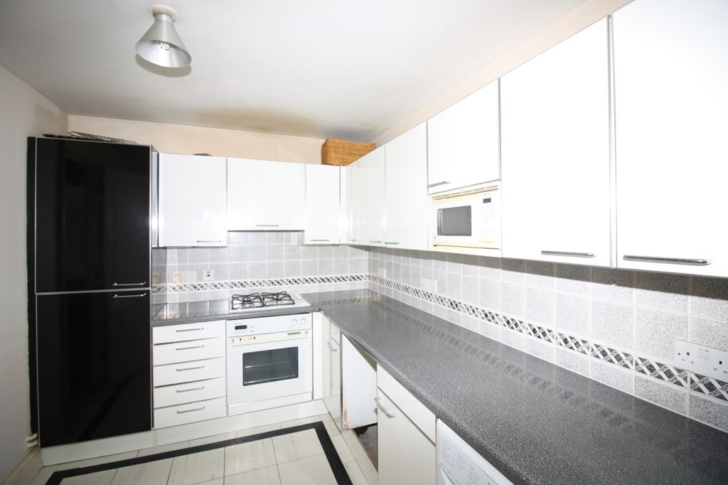 Property photo 2 of 7 Kitchen