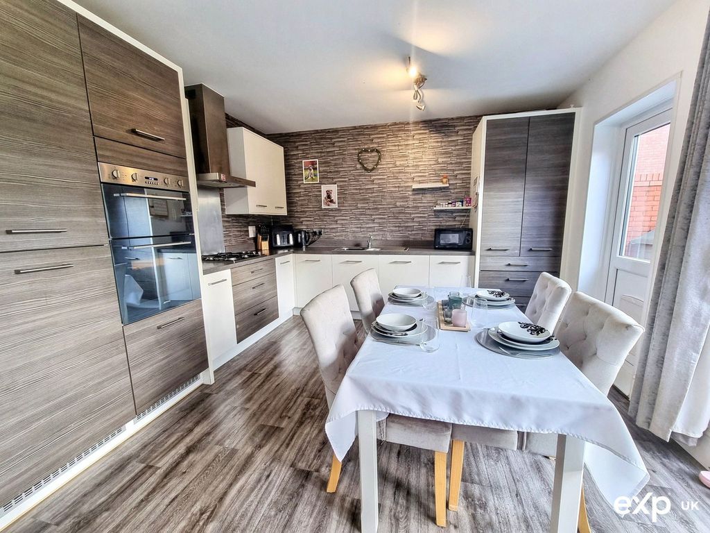 Property photo 3 of 27