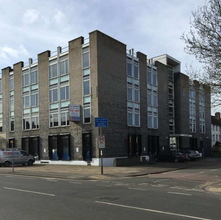 Property photo 1 of 8 New Malden