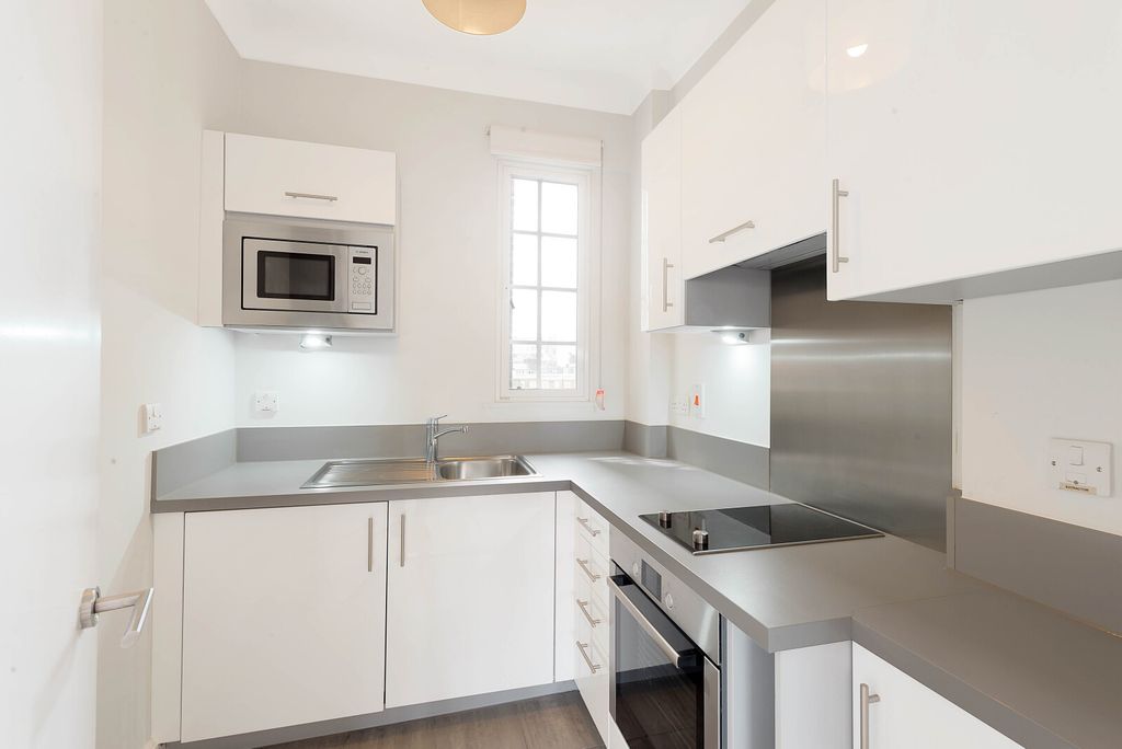 Property photo 1 of 4 Kitchen