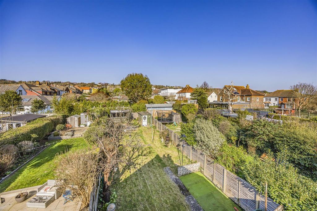 Property photo 2 of 27 17 Solent Road, Drayton-Porticomarketing-Soldby-3.