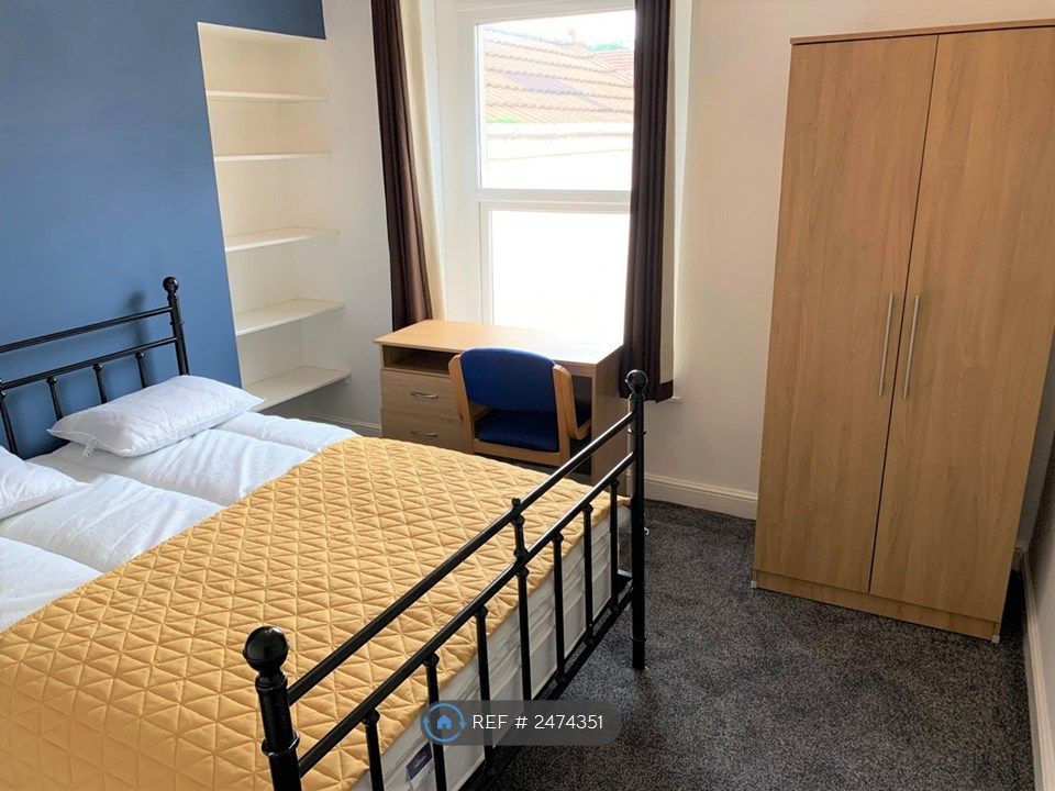 Property photo 1 of 14 Room 4