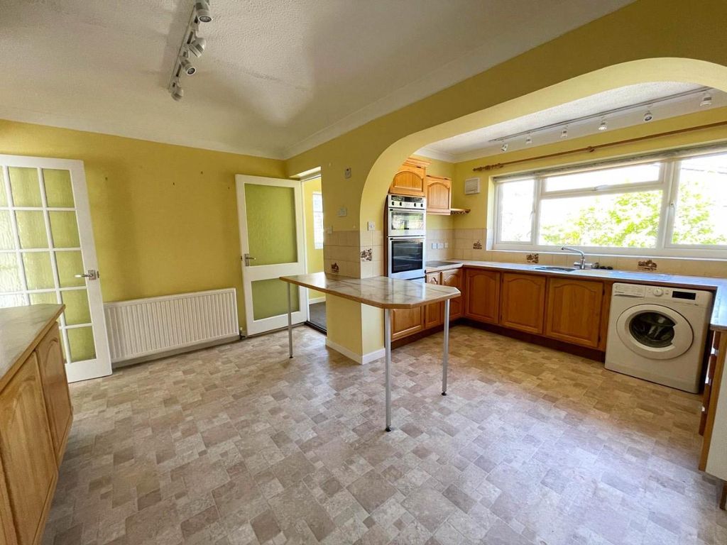 Property photo 2 of 13 742F7F2c-6E24-4Cec-81B1-E2Ae9F232c0E.Jpg