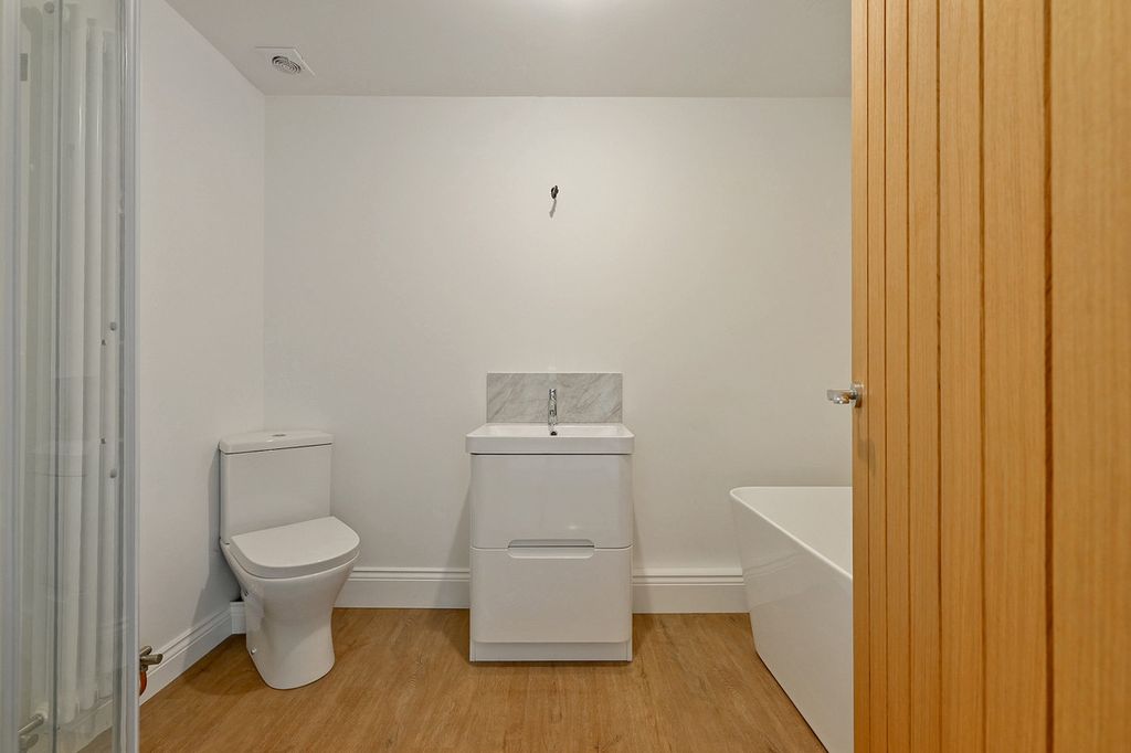 Additional image 14 of 4 bed barn conversion to rentLong Green, Tewkesbury GL19