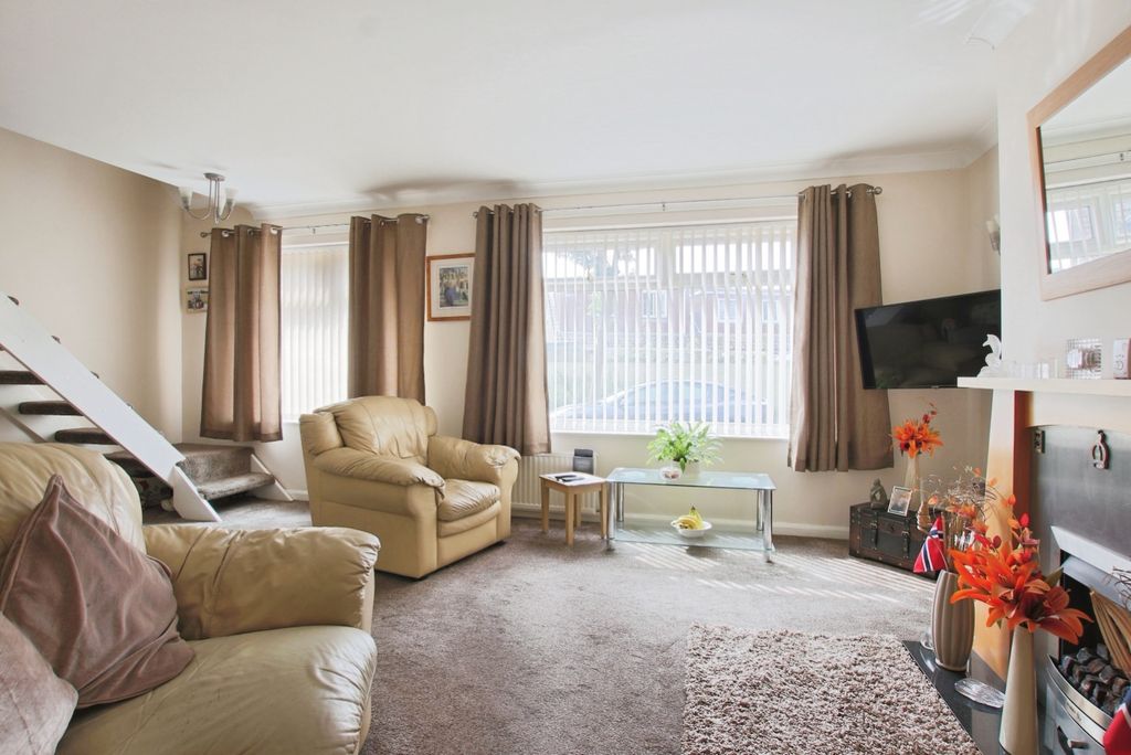 Property photo 3 of 12 4410338