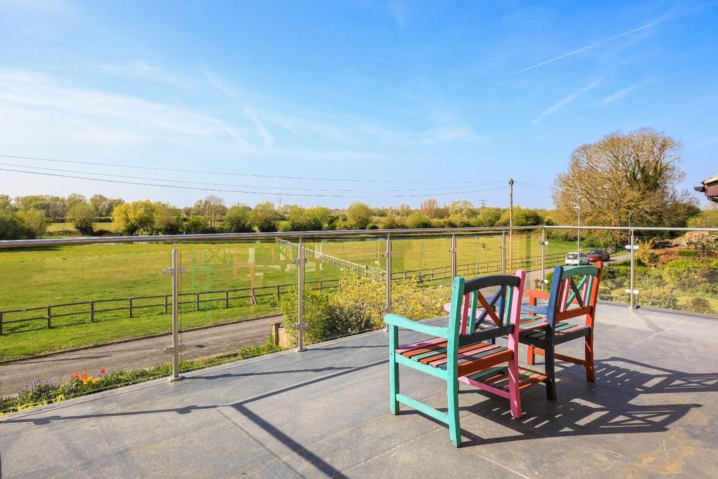 Property photo 3 of 24 Img (9) (1).Jpg