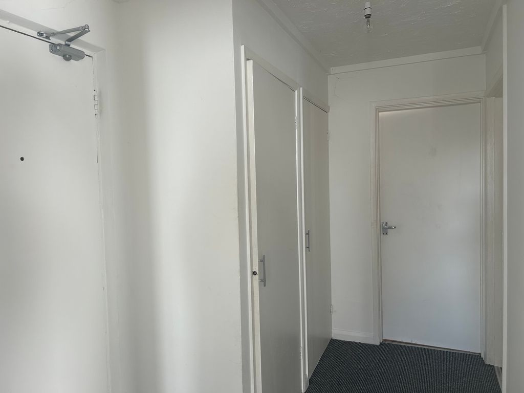 Property photo 3 of 31 Hallway