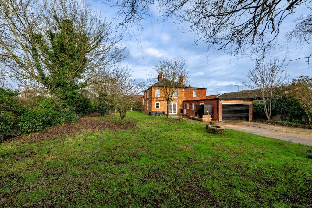 Property photo 3 of 28