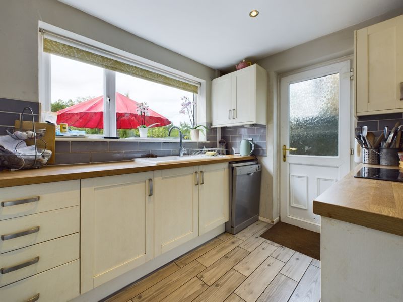 Property photo 3 of 14 Kitchen