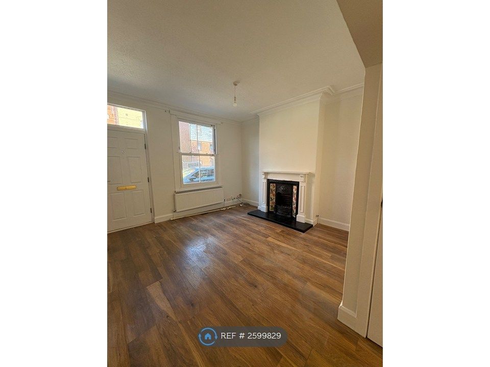 Property photo 2 of 12 Front Room