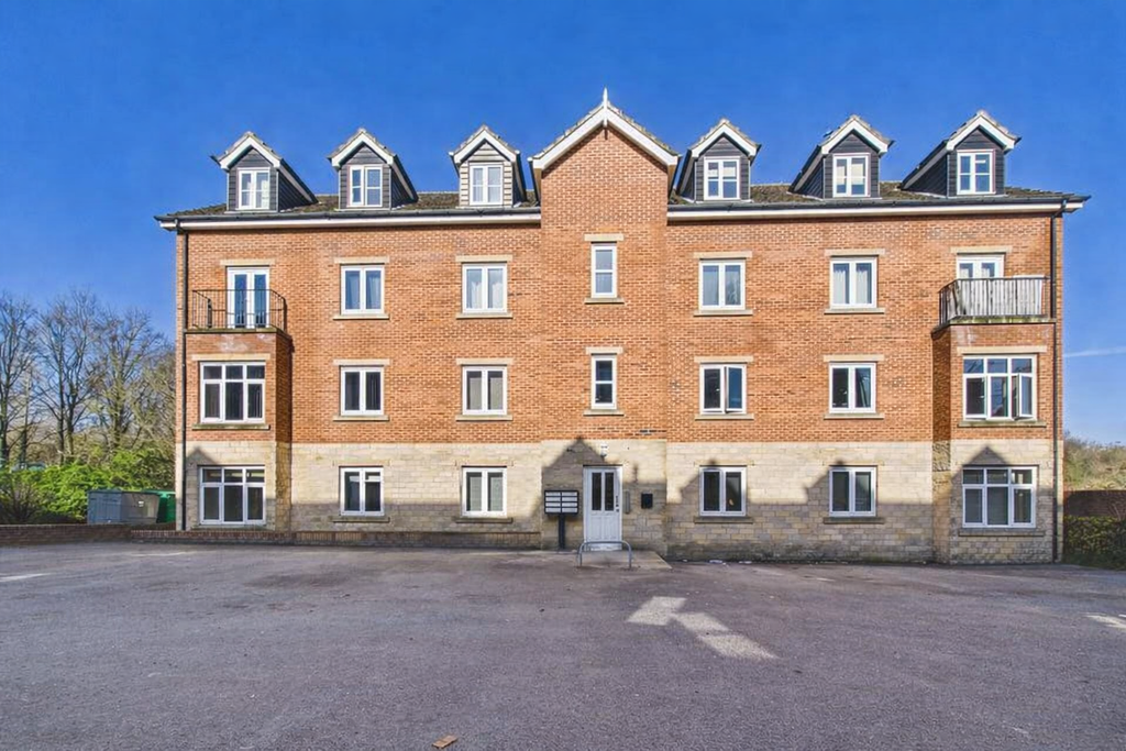 Property photo 1 of 9 Front (Exterior)