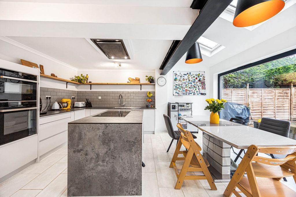 Property photo 2 of 25