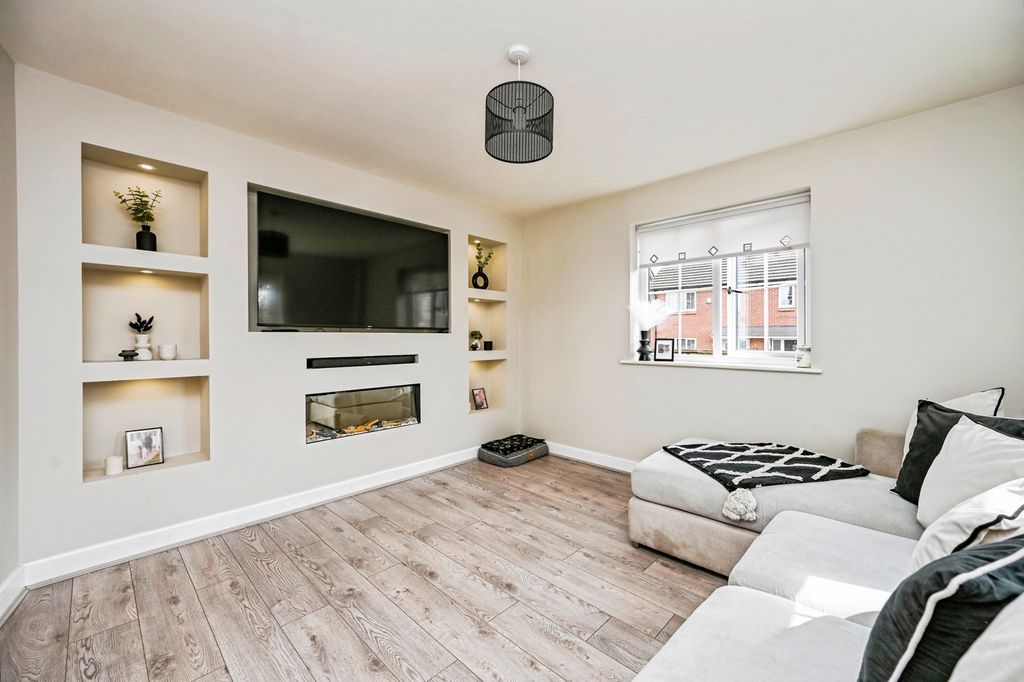 Property photo 2 of 16 Pbox-Img.Jpg