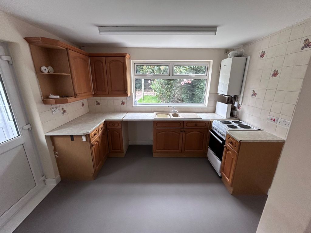 Property photo 3 of 13 Kitchen