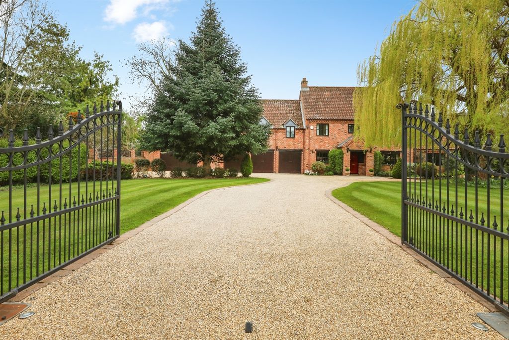 Property photo 1 of 23