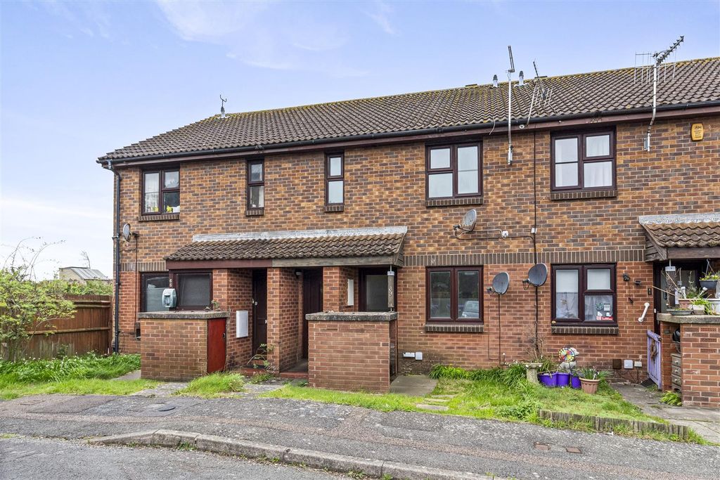 Property photo 1 of 11 69 Pilgrims Walk-010.Jpg