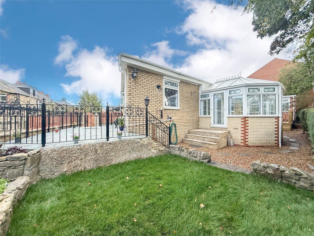 Property photo 2 of 31 Garden