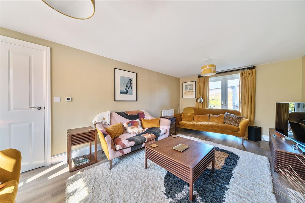 Property photo 3 of 22 Sitting Room