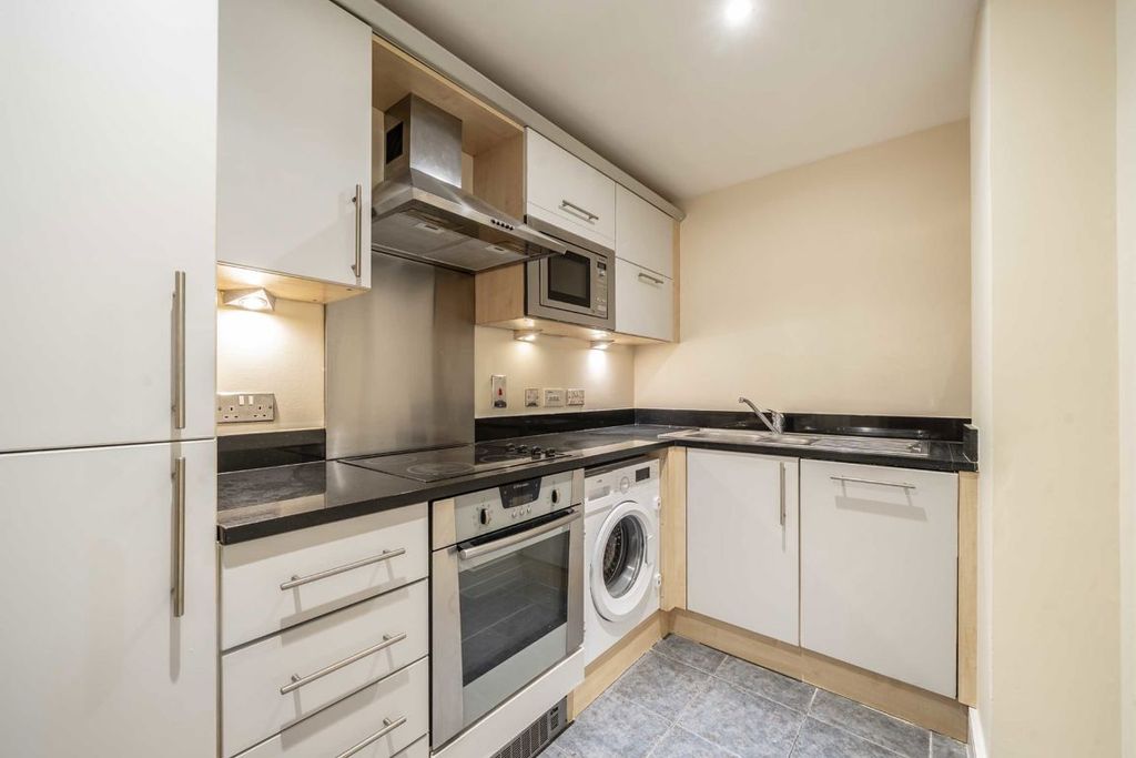 Property photo 3 of 5