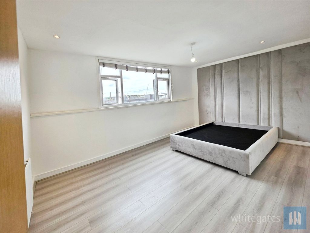 Property photo 3 of 38 Picture No. 11
