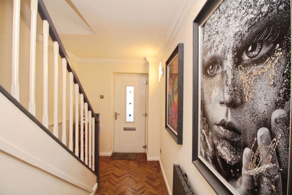 Property photo 2 of 35