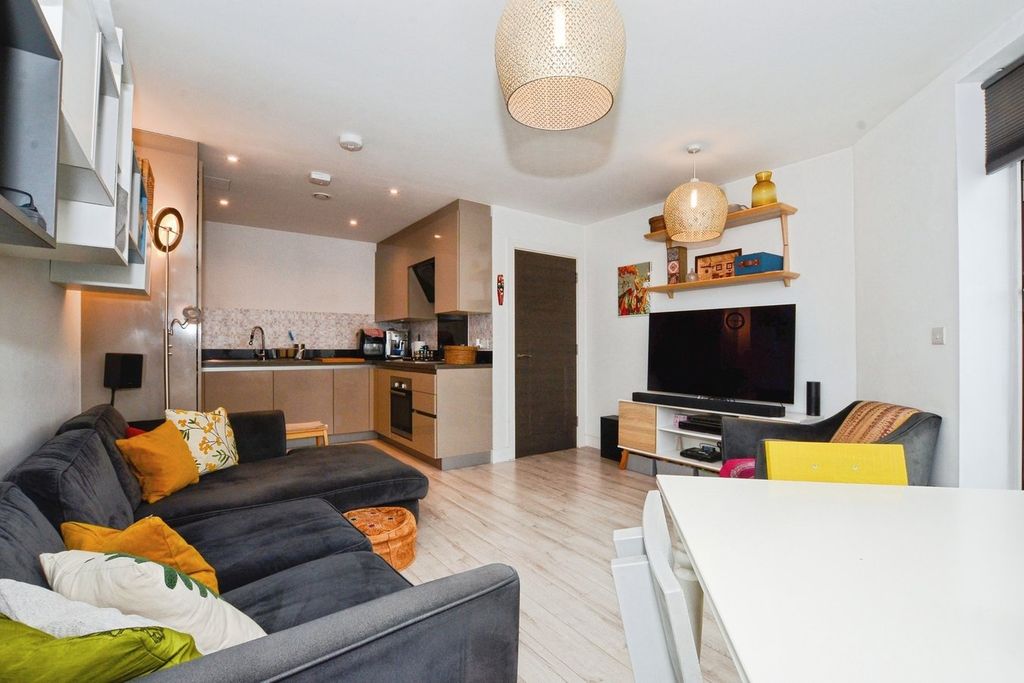 Property photo 2 of 20