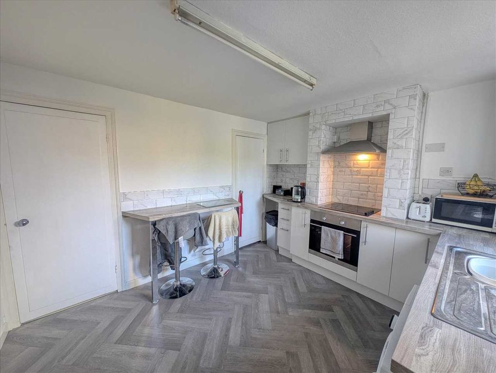 Property photo 3 of 10 Kitchen / Diner
