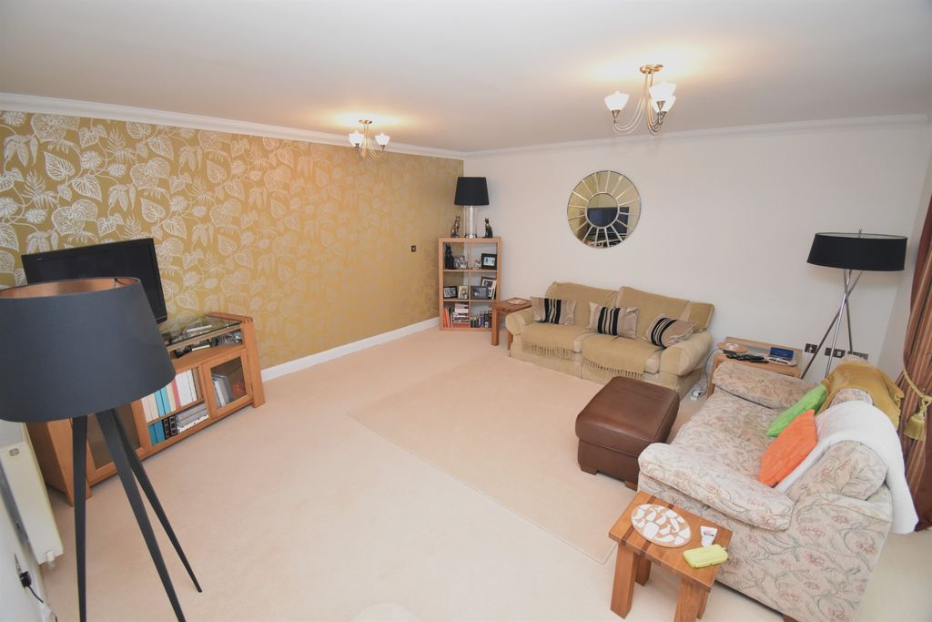 Property photo 3 of 19