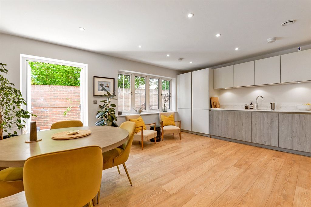 Property photo 3 of 10 Kitchen / Diner