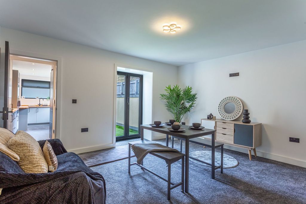 Property photo 3 of 24