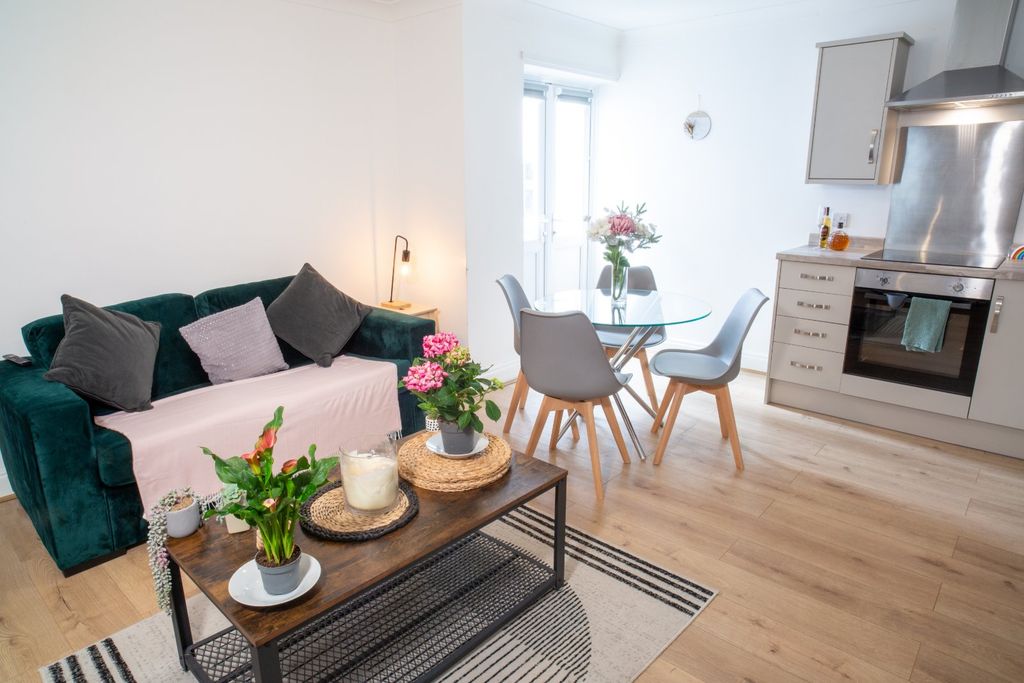 Property photo 2 of 8 Picture 2