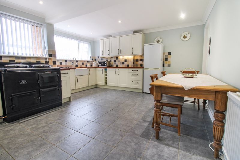 Property photo 3 of 17 Kitchen/Dining Room