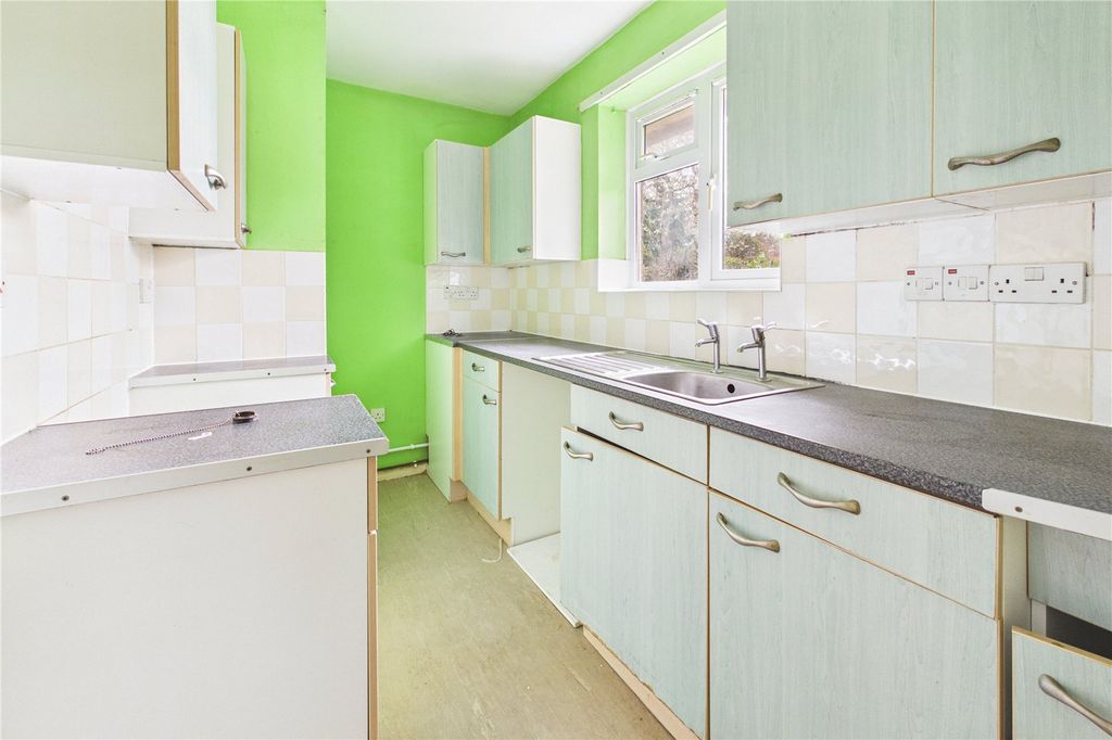 Property photo 3 of 14 Kitchen