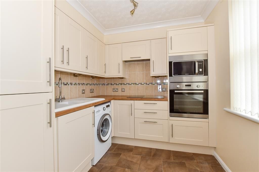 Property photo 3 of 7 Kitchen