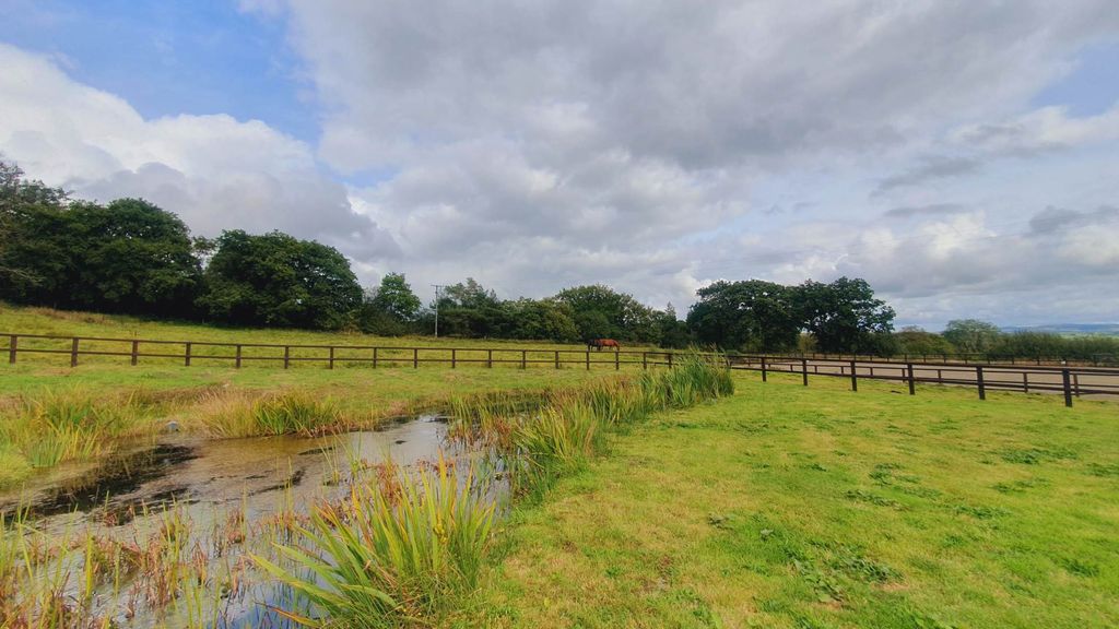 Property photo 1 of 41