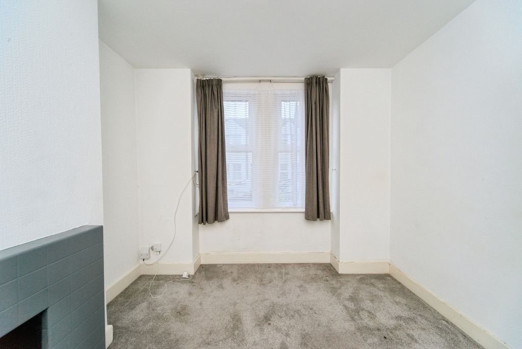 Property photo 2 of 20 Pbox-Img.Jpg