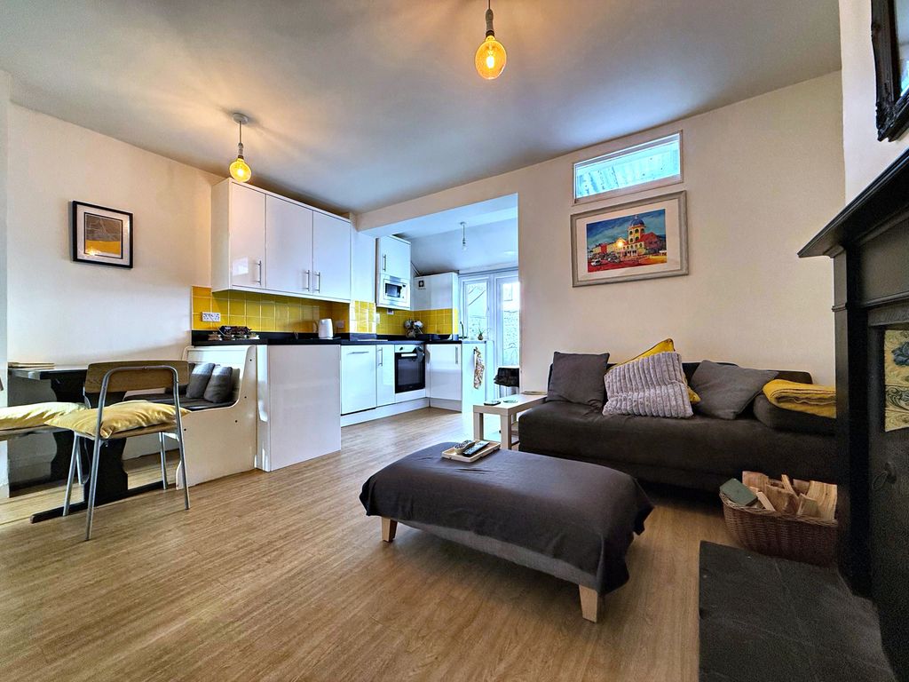 Property photo 1 of 14 Living Room