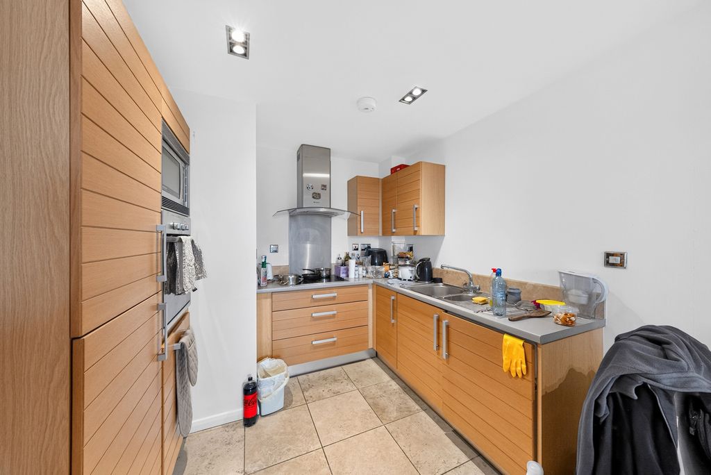 Property photo 3 of 15 Reception/Kitchen