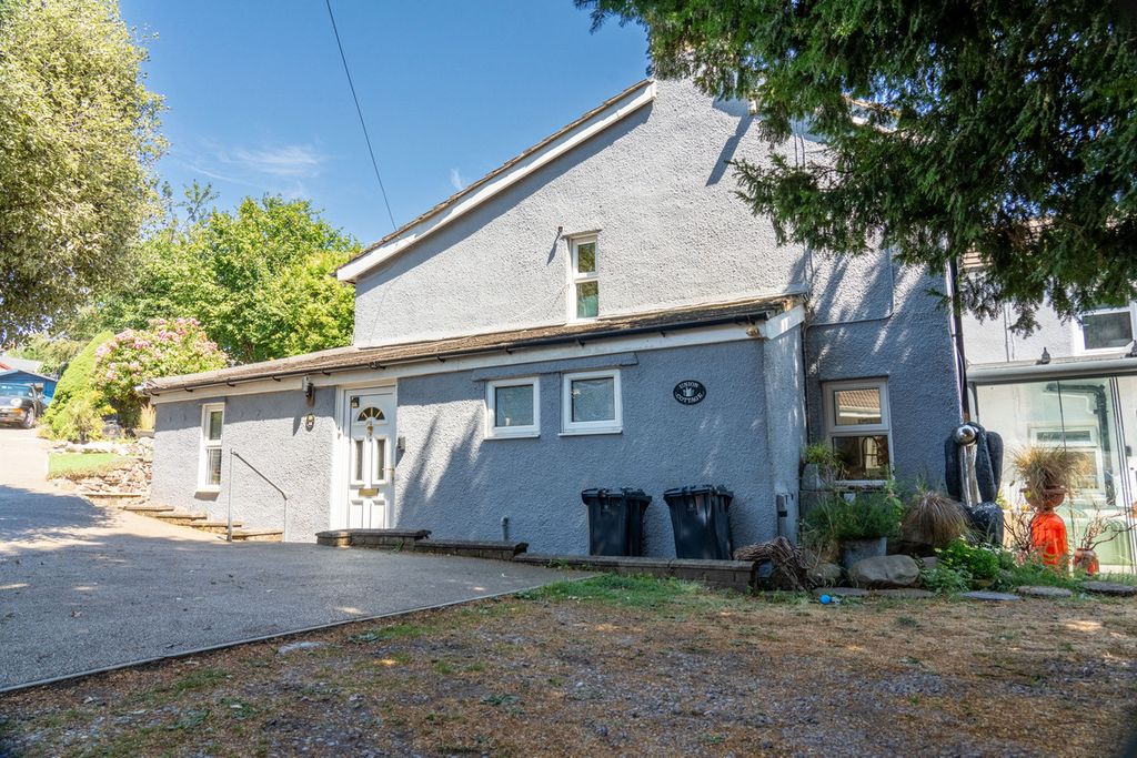 Property photo 3 of 27