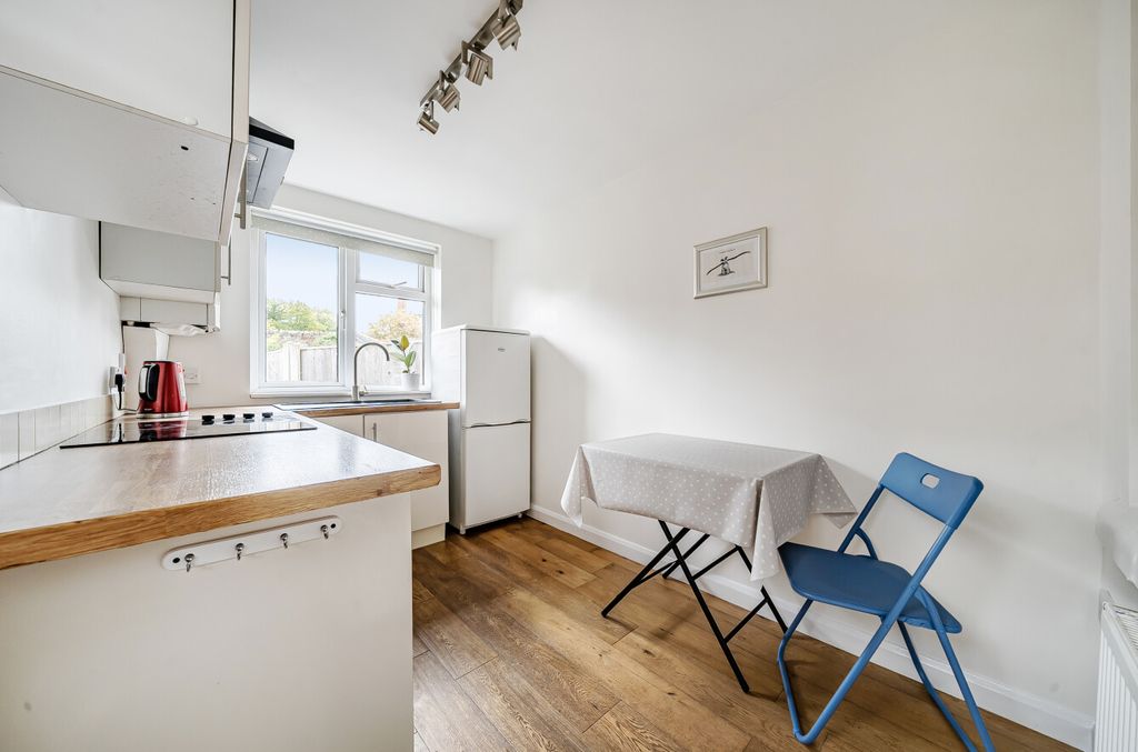 Property photo 3 of 10 1355955-8-68cc2c75E6A90
