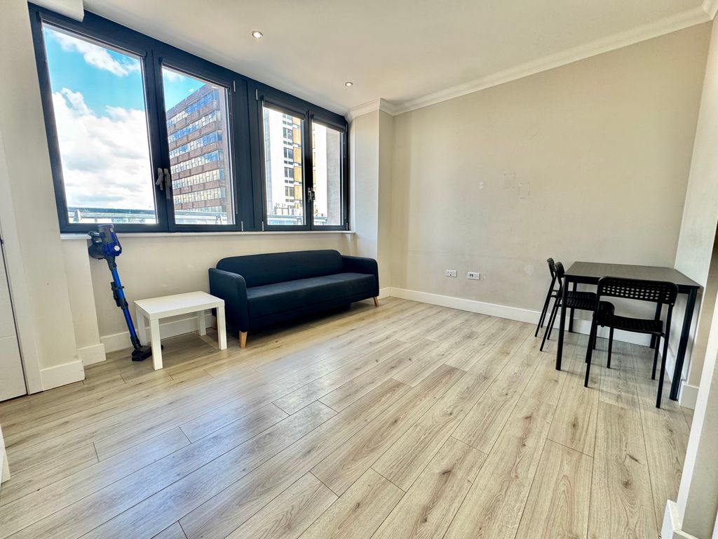 Property photo 3 of 11 Image