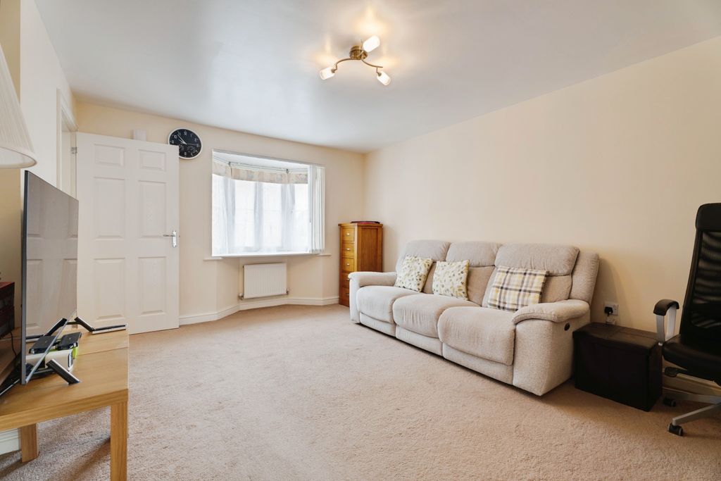 Property photo 3 of 21