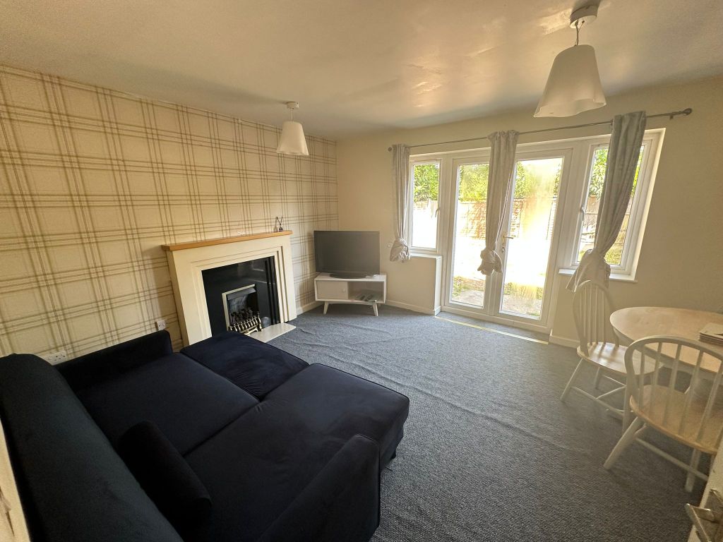 Property photo 2 of 37 Lounge