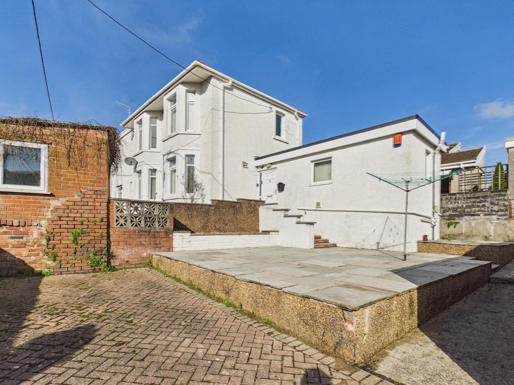 Property photo 1 of 20 Exterior