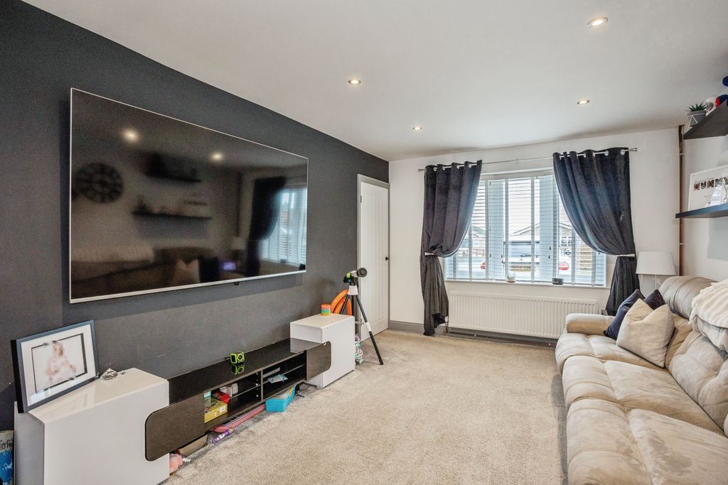 Property photo 2 of 15