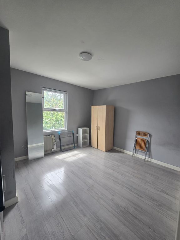 Property photo 1 of 3