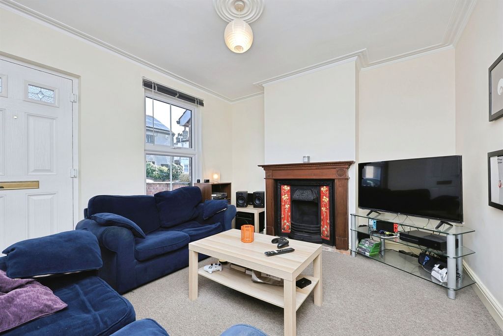 Property photo 2 of 17